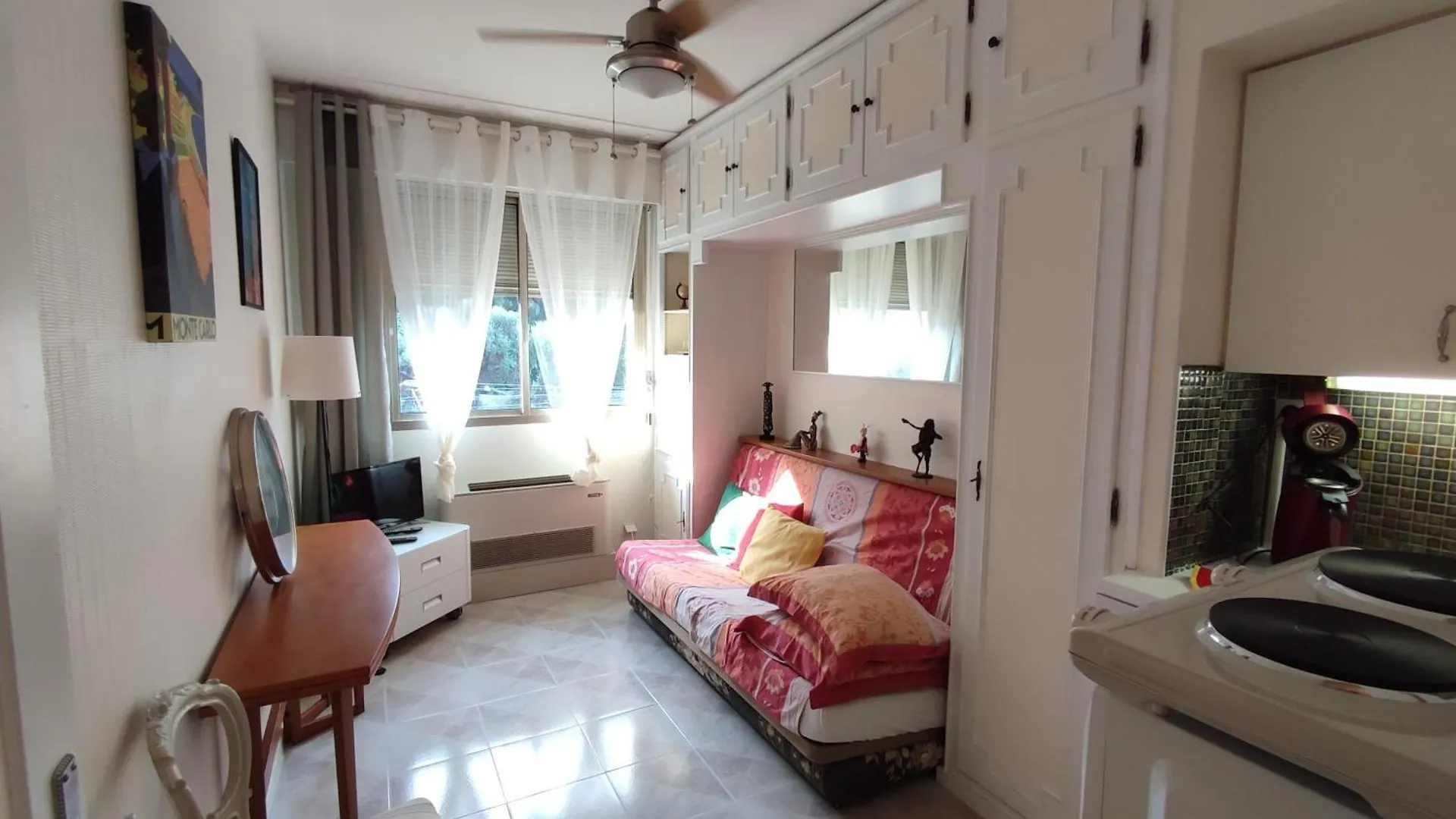Studette 1 Piece Apartment Menton