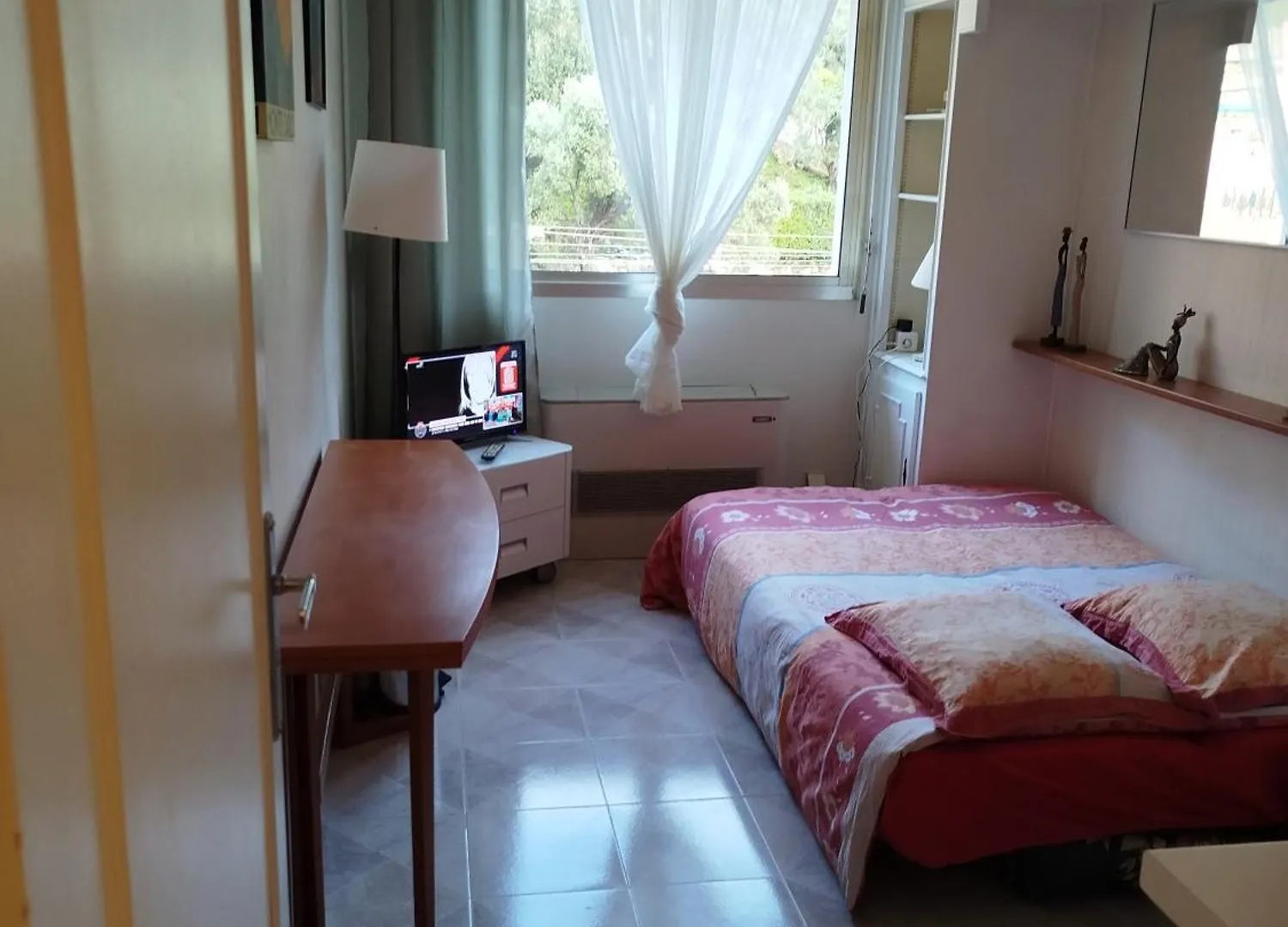 Studette 1 Piece Apartment Menton 0*,  France
